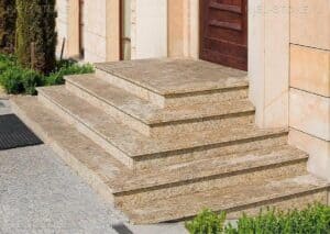 Гранитное крыльцо из Giallo Ornamental