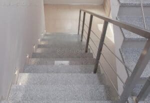 Гранитная лестница из Bianco Venezia
