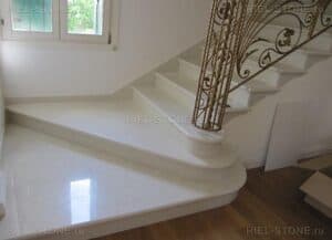 Мраморная лестница Bianco Perlino