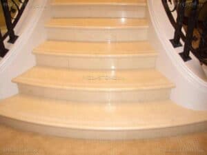 Ступени из мрамора Crema Nuova